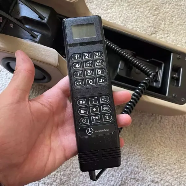 Amrest and telephone W124