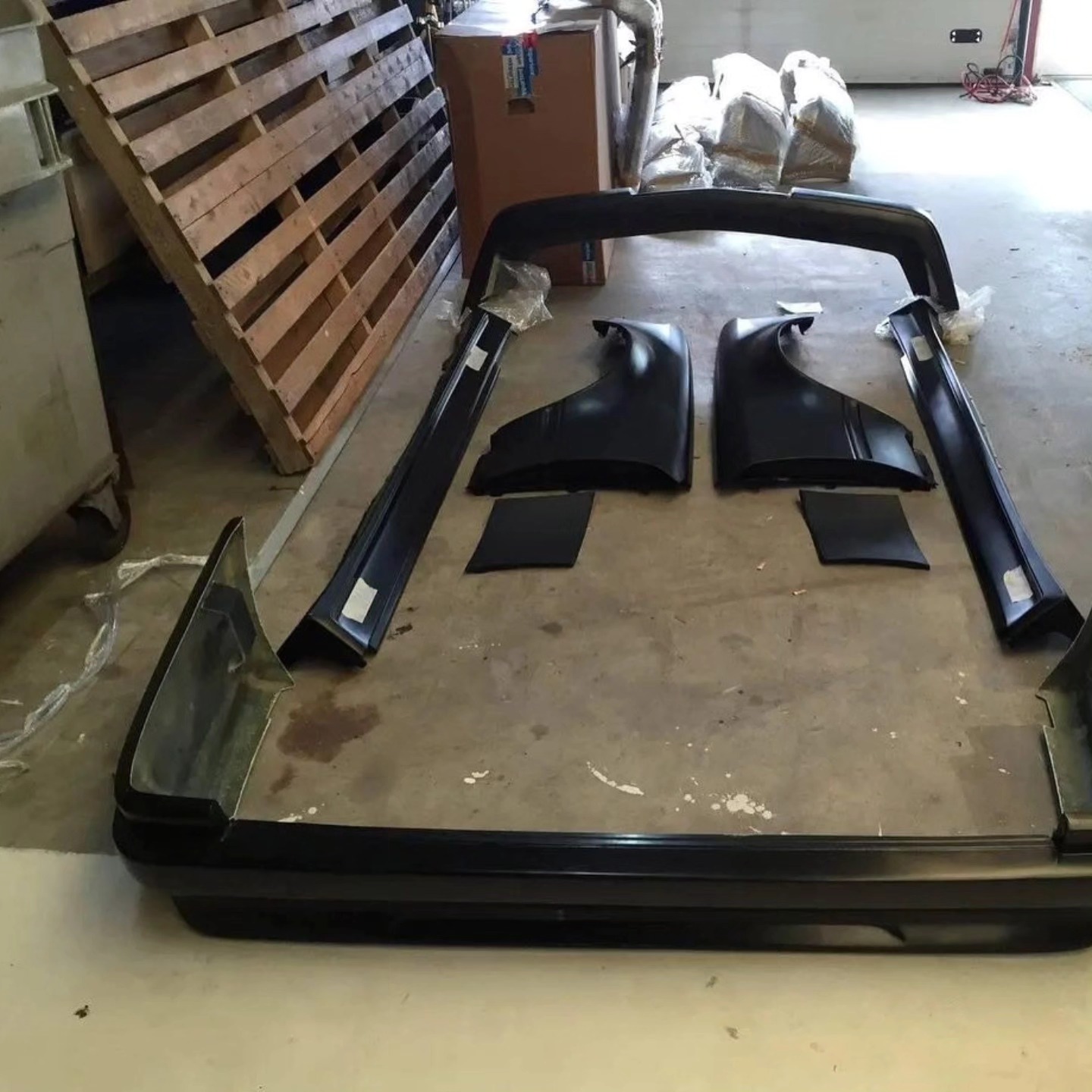 Mercedes-Benz W124 AMG Body Kit - Image 2