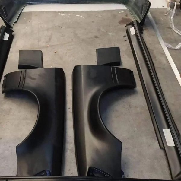 Mercedes-Benz W124 AMG Body Kit - Image 3
